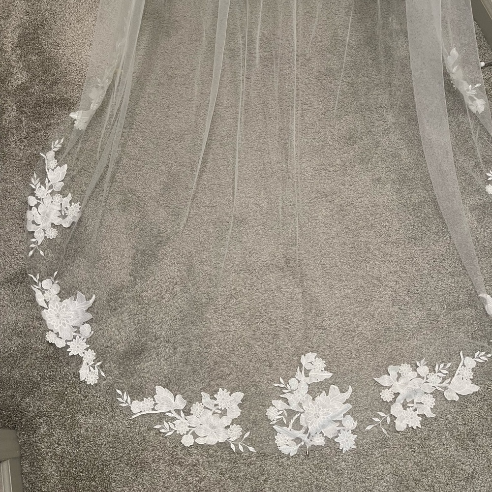 Wedding Veil - Picture 3 of 8